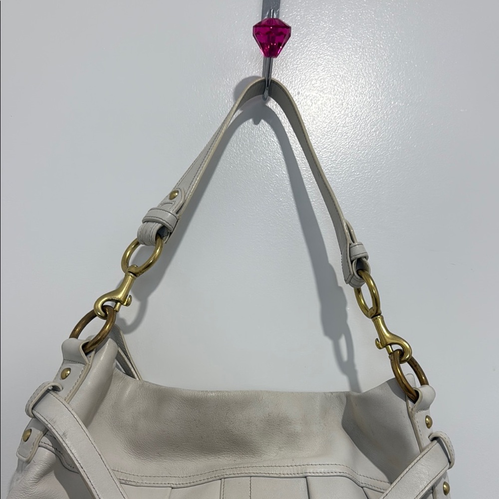 Coach white hampton’s hobo purse - Picture 4 of 11